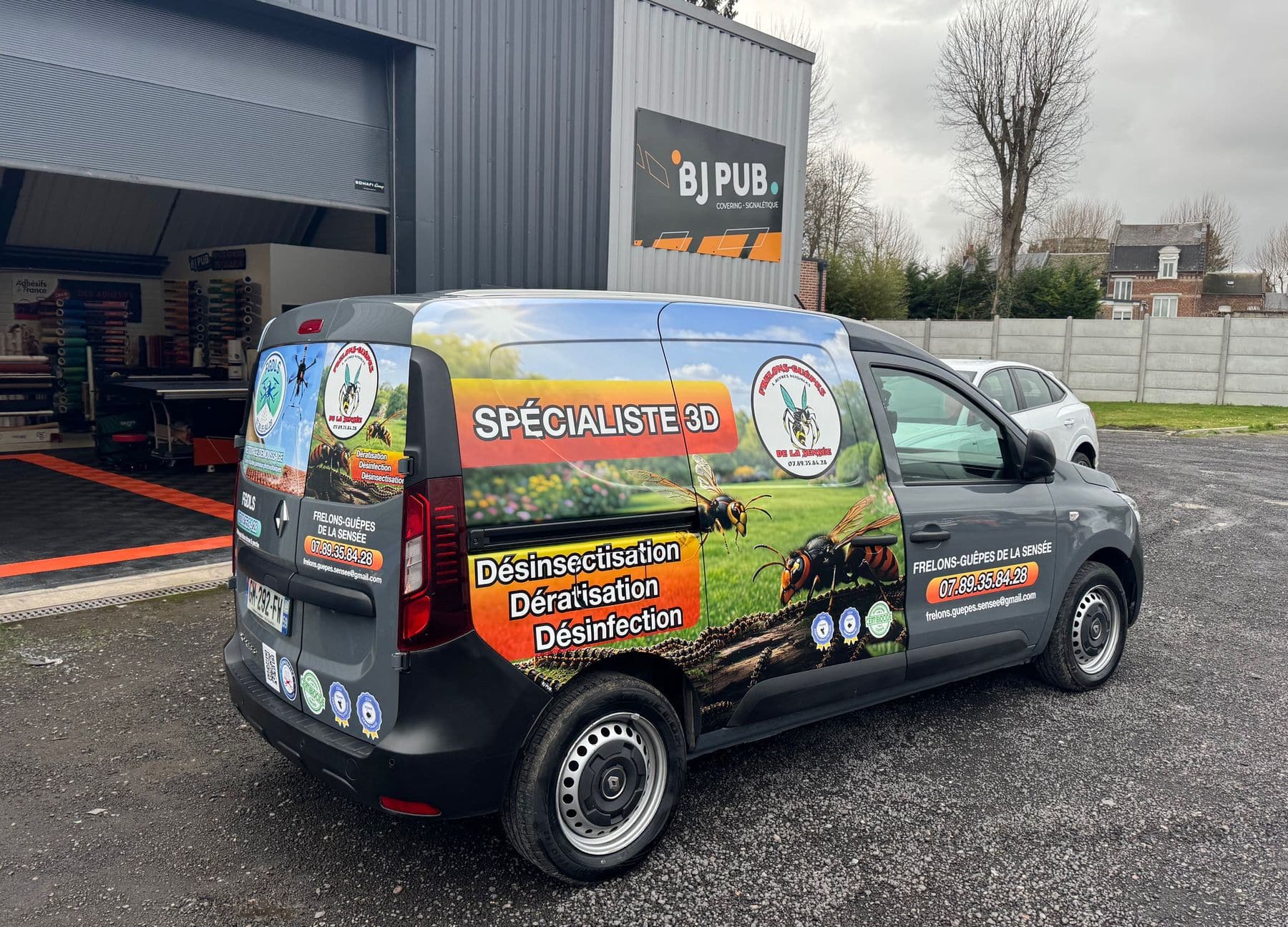 Semi covering frelon guepe de la sensée