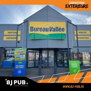 enseigne magasin Bureau Vallée Cambrai signalétique extérieure BJ PUB façade commerciale